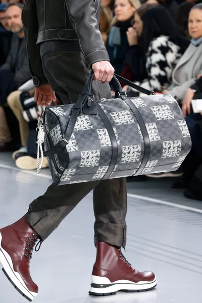Look 64
